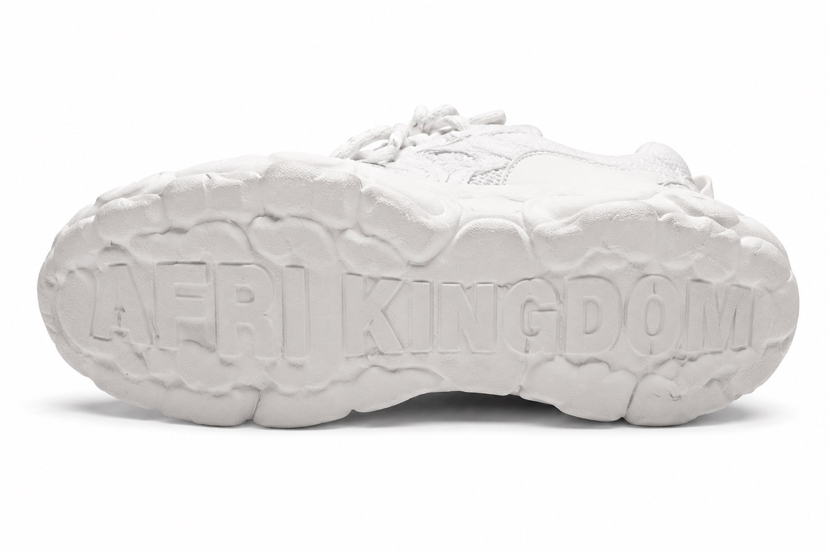 White Cloud Runner — view 1